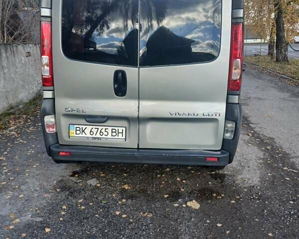 Сірий Опель Віваро, об'ємом двигуна 2 л та пробігом 212 тис. км за 10000 $, фото 10 на Automoto.ua