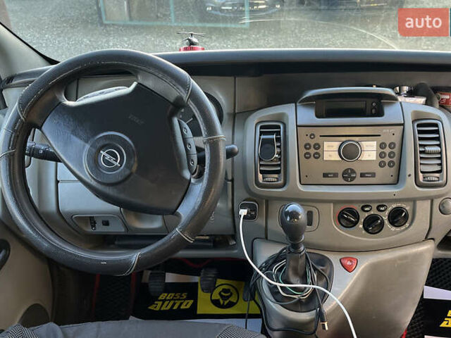 Сірий Опель Віваро, об'ємом двигуна 2 л та пробігом 404 тис. км за 7300 $, фото 7 на Automoto.ua