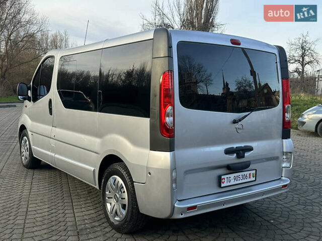 Серый Опель Виваро, объемом двигателя 2.5 л и пробегом 238 тыс. км за 13450 $, фото 8 на Automoto.ua