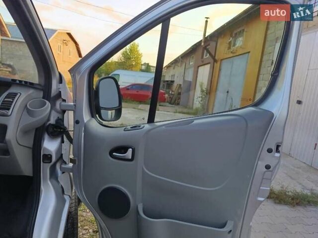 Сірий Опель Віваро, об'ємом двигуна 2 л та пробігом 306 тис. км за 8700 $, фото 8 на Automoto.ua