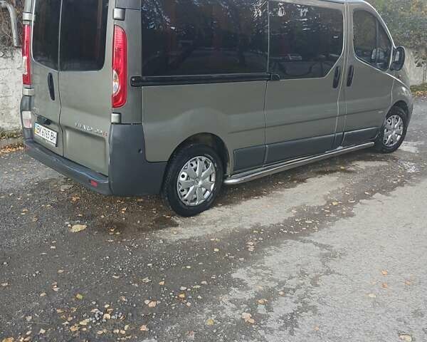 Сірий Опель Віваро, об'ємом двигуна 2 л та пробігом 212 тис. км за 10000 $, фото 7 на Automoto.ua