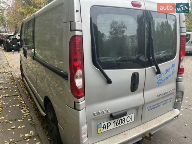 Серый Опель Виваро, объемом двигателя 2 л и пробегом 340 тыс. км за 10000 $, фото 10 на Automoto.ua