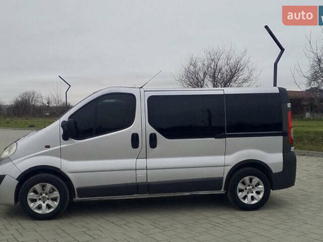 Сірий Опель Віваро, об'ємом двигуна 2 л та пробігом 254 тис. км за 9000 $, фото 1 на Automoto.ua