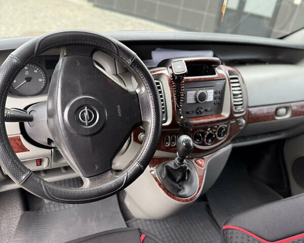 Сірий Опель Віваро, об'ємом двигуна 2 л та пробігом 364 тис. км за 8550 $, фото 11 на Automoto.ua