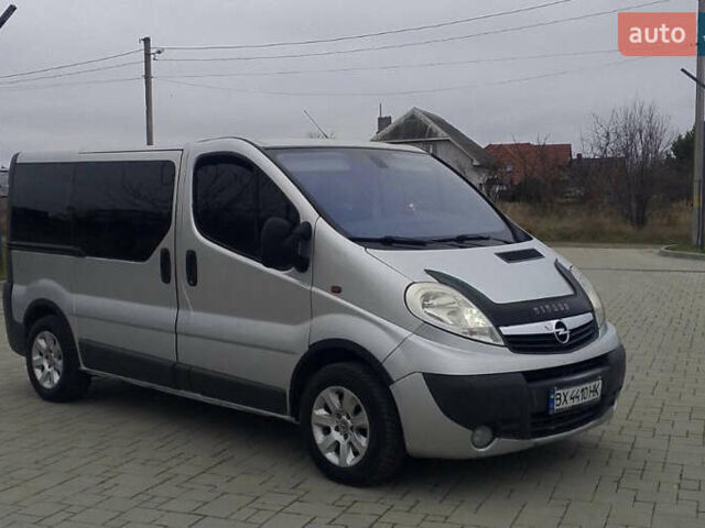 Сірий Опель Віваро, об'ємом двигуна 2 л та пробігом 254 тис. км за 9000 $, фото 7 на Automoto.ua