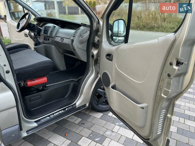 Серый Опель Виваро, объемом двигателя 2 л и пробегом 320 тыс. км за 9000 $, фото 38 на Automoto.ua