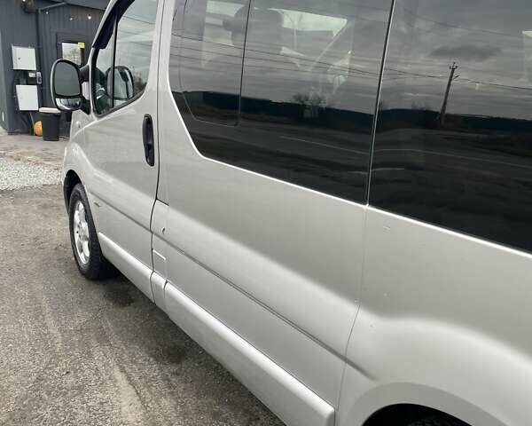 Серый Опель Виваро, объемом двигателя 2 л и пробегом 266 тыс. км за 8500 $, фото 7 на Automoto.ua