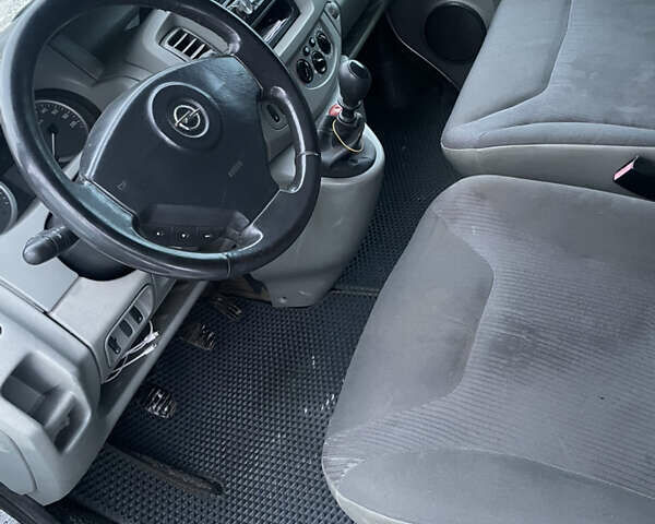 Сірий Опель Віваро, об'ємом двигуна 2.46 л та пробігом 370 тис. км за 9200 $, фото 14 на Automoto.ua