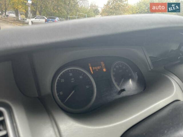 Серый Опель Виваро, объемом двигателя 2 л и пробегом 340 тыс. км за 10000 $, фото 4 на Automoto.ua