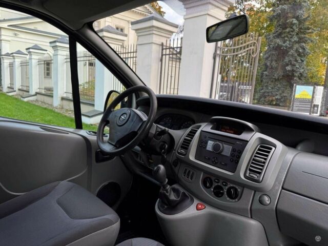 Сірий Опель Віваро, об'ємом двигуна 2.5 л та пробігом 160 тис. км за 7500 $, фото 9 на Automoto.ua