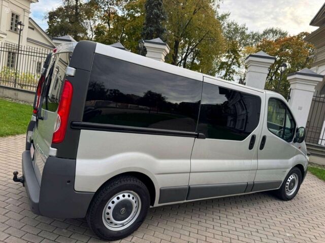 Сірий Опель Віваро, об'ємом двигуна 2.5 л та пробігом 160 тис. км за 7500 $, фото 5 на Automoto.ua