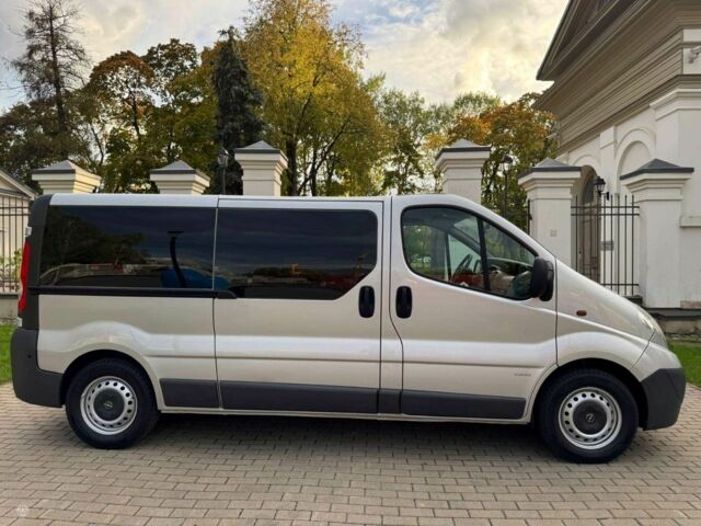 Сірий Опель Віваро, об'ємом двигуна 2.5 л та пробігом 160 тис. км за 7500 $, фото 16 на Automoto.ua