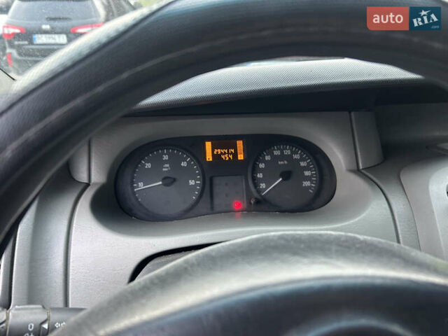 Серый Опель Виваро, объемом двигателя 2.5 л и пробегом 294 тыс. км за 8700 $, фото 11 на Automoto.ua