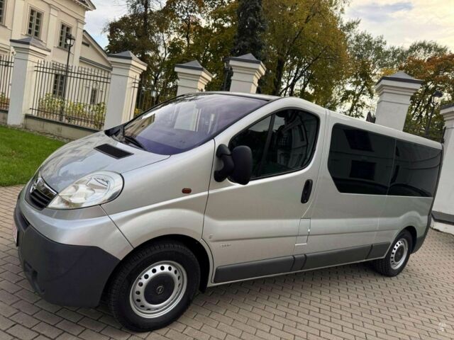 Сірий Опель Віваро, об'ємом двигуна 2.5 л та пробігом 160 тис. км за 7500 $, фото 2 на Automoto.ua