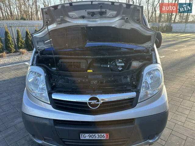 Серый Опель Виваро, объемом двигателя 2.5 л и пробегом 238 тыс. км за 13450 $, фото 22 на Automoto.ua