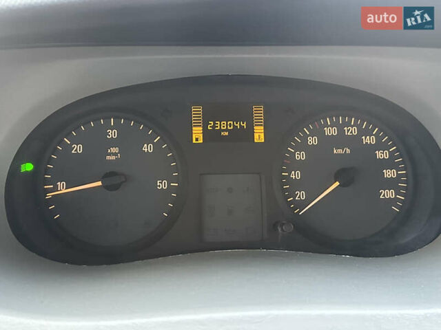 Серый Опель Виваро, объемом двигателя 2.5 л и пробегом 238 тыс. км за 13450 $, фото 18 на Automoto.ua