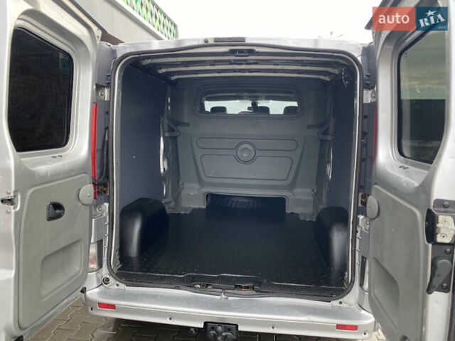 Сірий Опель Віваро, об'ємом двигуна 2 л та пробігом 261 тис. км за 10700 $, фото 23 на Automoto.ua
