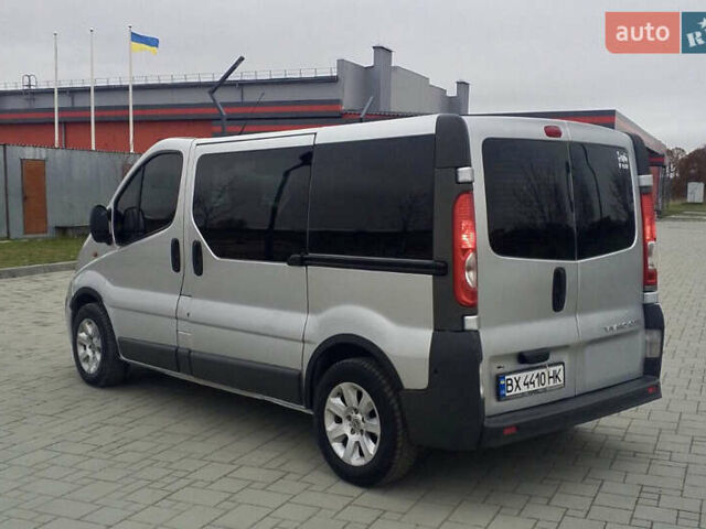 Сірий Опель Віваро, об'ємом двигуна 2 л та пробігом 254 тис. км за 9000 $, фото 2 на Automoto.ua