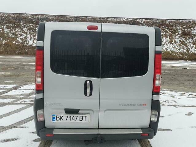 Сірий Опель Віваро, об'ємом двигуна 2 л та пробігом 269 тис. км за 10500 $, фото 5 на Automoto.ua