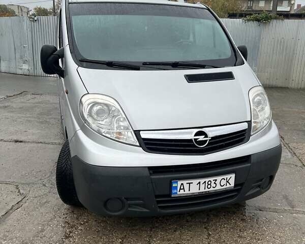 Опель Виваро 2008 в Стрые на Automoto.ua Серый Опель Виваро, объемом двигателя 2 л и пробегом 325 тыс. км за 9900 $, фото 2 на Automoto.ua
