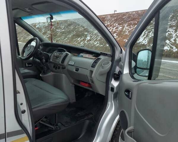 Сірий Опель Віваро, об'ємом двигуна 2 л та пробігом 269 тис. км за 10500 $, фото 9 на Automoto.ua