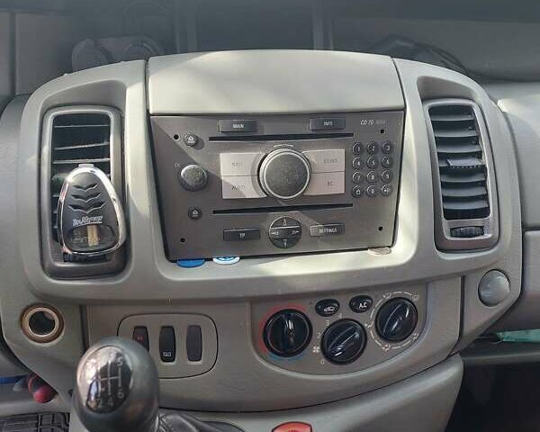 Серый Опель Виваро, объемом двигателя 2 л и пробегом 330 тыс. км за 7881 $, фото 8 на Automoto.ua