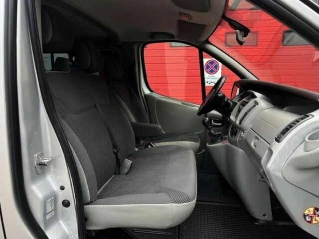 Серый Опель Виваро, объемом двигателя 2 л и пробегом 225 тыс. км за 7100 $, фото 14 на Automoto.ua