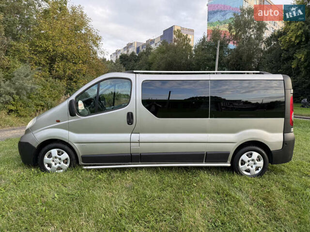 Серый Опель Виваро, объемом двигателя 2 л и пробегом 322 тыс. км за 10300 $, фото 3 на Automoto.ua