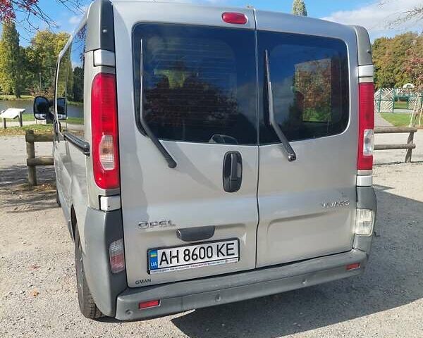 Серый Опель Виваро, объемом двигателя 2 л и пробегом 330 тыс. км за 7881 $, фото 6 на Automoto.ua