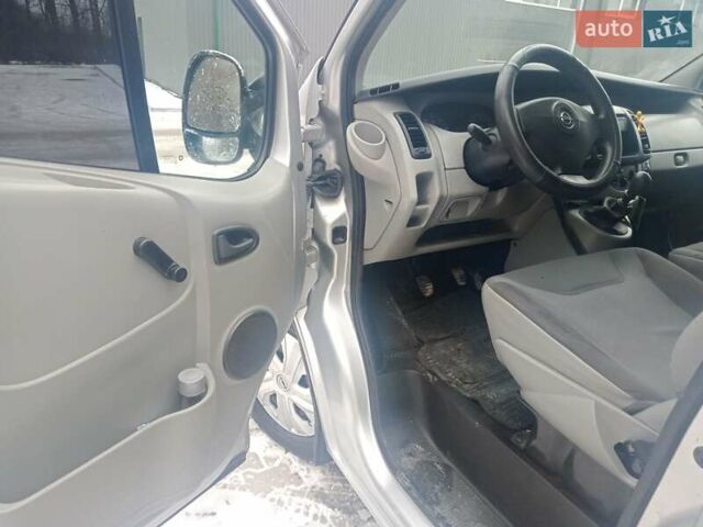 Сірий Опель Віваро, об'ємом двигуна 2 л та пробігом 250 тис. км за 8500 $, фото 54 на Automoto.ua