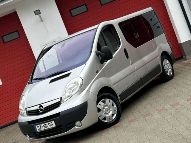 Серый Опель Виваро, объемом двигателя 2 л и пробегом 225 тыс. км за 7100 $, фото 2 на Automoto.ua