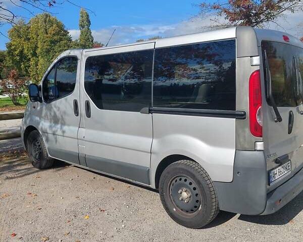 Серый Опель Виваро, объемом двигателя 2 л и пробегом 330 тыс. км за 7881 $, фото 3 на Automoto.ua