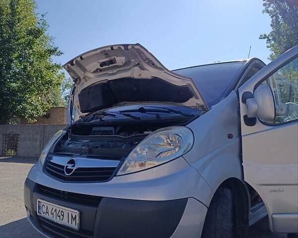 Сірий Опель Віваро, об'ємом двигуна 2.46 л та пробігом 303 тис. км за 10750 $, фото 6 на Automoto.ua