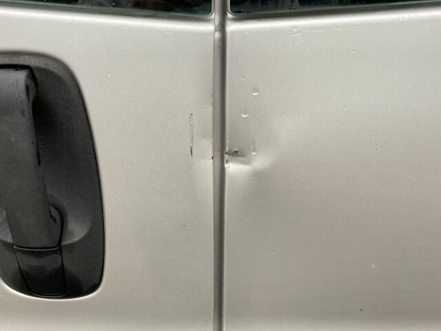 Сірий Опель Віваро, об'ємом двигуна 2 л та пробігом 290 тис. км за 10000 $, фото 17 на Automoto.ua