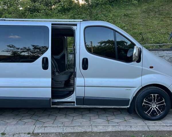 Сірий Опель Віваро, об'ємом двигуна 2 л та пробігом 388 тис. км за 9700 $, фото 35 на Automoto.ua