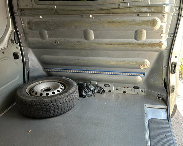 Серый Опель Виваро, объемом двигателя 2 л и пробегом 240 тыс. км за 7000 $, фото 9 на Automoto.ua