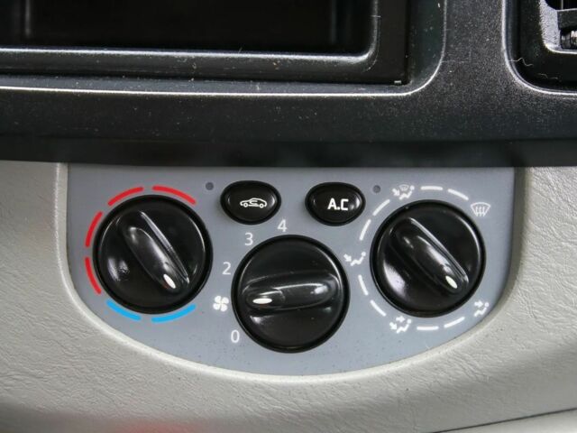 Серый Опель Виваро, объемом двигателя 2.5 л и пробегом 261 тыс. км за 7100 $, фото 9 на Automoto.ua