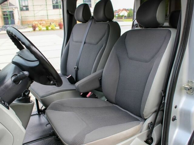 Серый Опель Виваро, объемом двигателя 2.5 л и пробегом 261 тыс. км за 7100 $, фото 12 на Automoto.ua