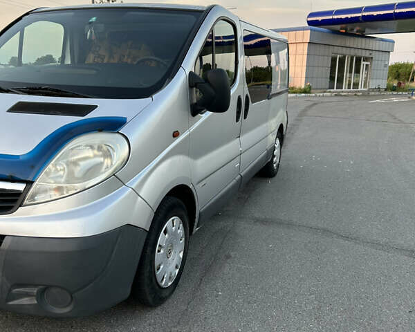 Серый Опель Виваро, объемом двигателя 2 л и пробегом 240 тыс. км за 7000 $, фото 2 на Automoto.ua