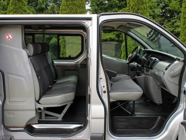 Серый Опель Виваро, объемом двигателя 2.5 л и пробегом 261 тыс. км за 7050 $, фото 17 на Automoto.ua