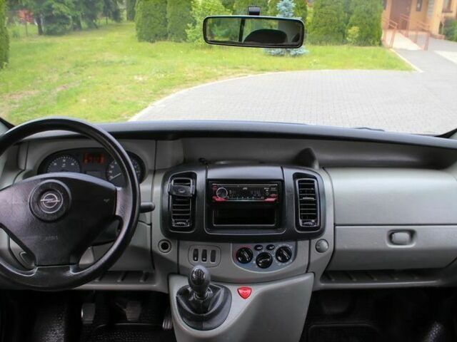 Серый Опель Виваро, объемом двигателя 2.5 л и пробегом 261 тыс. км за 7100 $, фото 13 на Automoto.ua