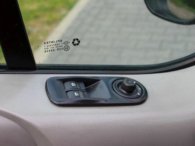 Серый Опель Виваро, объемом двигателя 2.5 л и пробегом 261 тыс. км за 7100 $, фото 20 на Automoto.ua