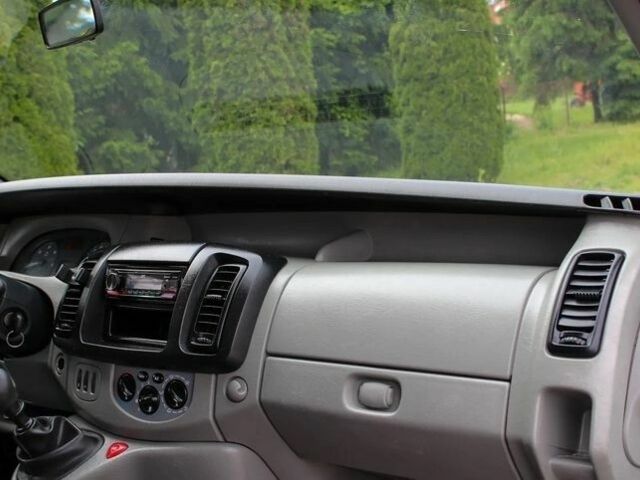 Серый Опель Виваро, объемом двигателя 2.5 л и пробегом 261 тыс. км за 7050 $, фото 14 на Automoto.ua