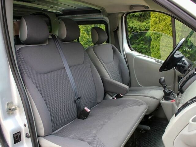 Серый Опель Виваро, объемом двигателя 2.5 л и пробегом 261 тыс. км за 7100 $, фото 7 на Automoto.ua