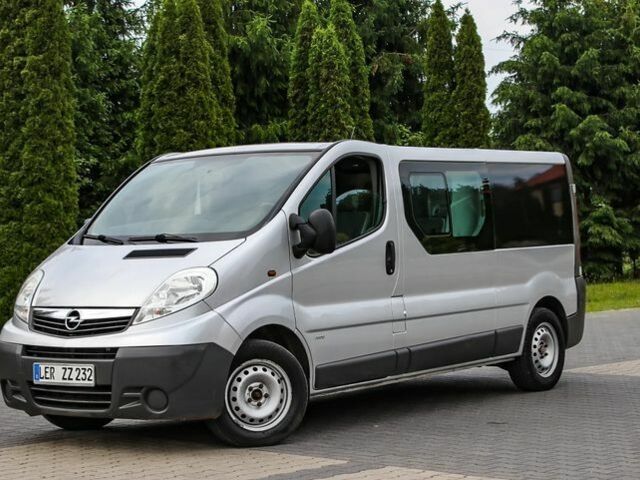 Серый Опель Виваро, объемом двигателя 2.5 л и пробегом 261 тыс. км за 7050 $, фото 2 на Automoto.ua