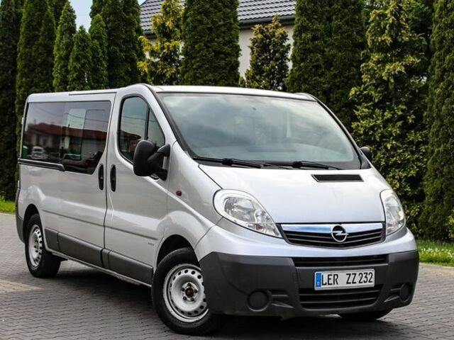 Серый Опель Виваро, объемом двигателя 2.5 л и пробегом 261 тыс. км за 7100 $, фото 1 на Automoto.ua