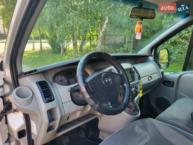 Серый Опель Виваро, объемом двигателя 2 л и пробегом 265 тыс. км за 10400 $, фото 77 на Automoto.ua