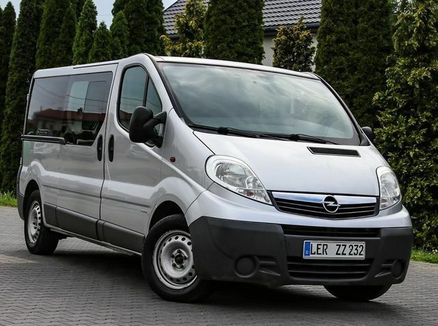 Серый Опель Виваро, объемом двигателя 2.5 л и пробегом 261 тыс. км за 7050 $, фото 4 на Automoto.ua