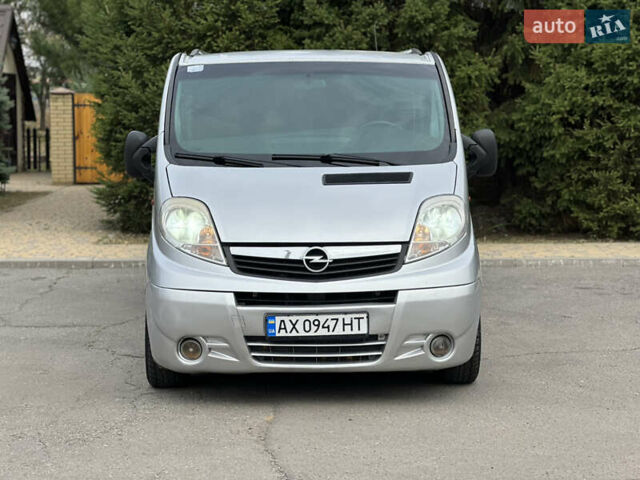 Серый Опель Виваро, объемом двигателя 2 л и пробегом 283 тыс. км за 9200 $, фото 1 на Automoto.ua