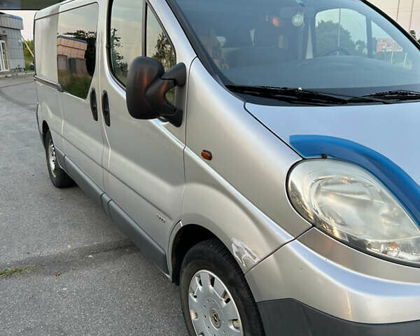 Серый Опель Виваро, объемом двигателя 2 л и пробегом 240 тыс. км за 7000 $, фото 7 на Automoto.ua